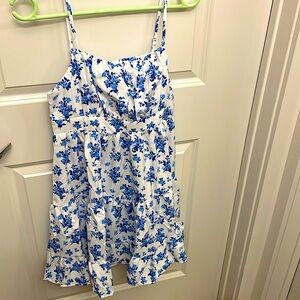 Blue and white flowery sundress! Size small dress in new condition.